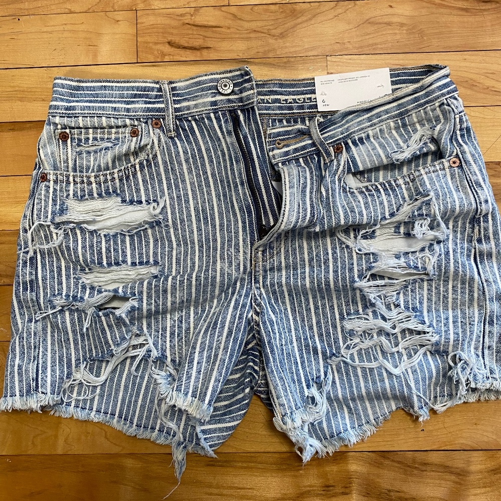 American Eagle 90s boyfriend shorts